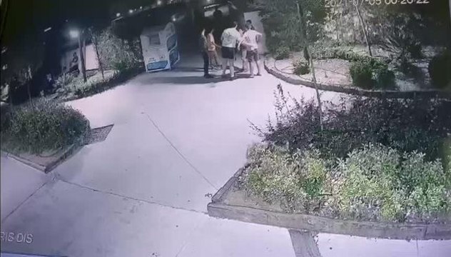 İstanbul Merkezli 5 İlde Çökertilen Çetenin, Fuhuş Yaptırdıkları Kadınlara Zorla Düşük Yaptırıp Ölü Bebekleri Dolu Mezarlara Gömdükleri İddia Edildi