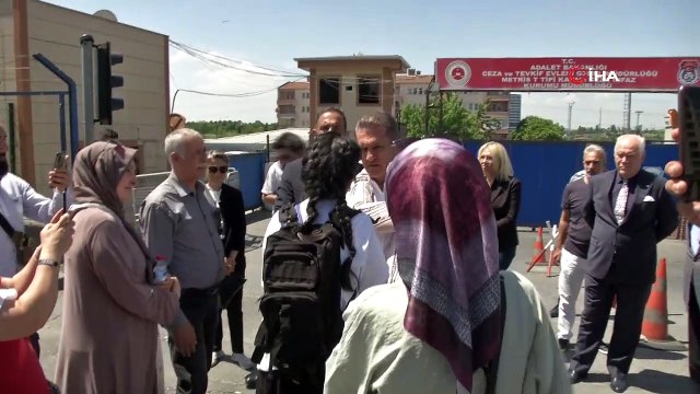 Sarıgül, Metris Cezaevi önünde af çağrısını yineledi