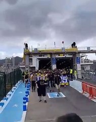 Aficionados de la UD Las Palmas llegando a Tenerife para el partido de ida