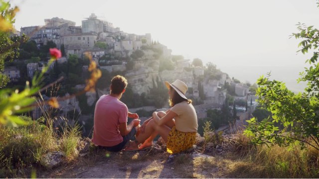 Voyage : Départ 18:25 une aide de 300 euros pour les vacanciers de 18-25 ans