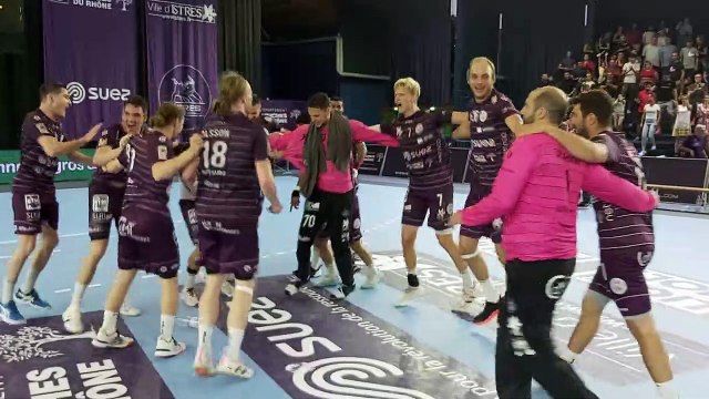 La joie des handballeurs istréens après leur succès contre Cesson