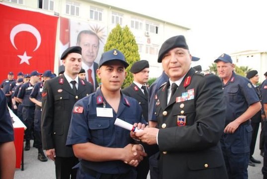 İZMİR'DE 43 ENGELLİ BİREY BİR GÜNLÜĞÜNE ASKER OLDU