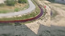 Mersin'de DSİ'ye ait kanaldaki su kırmızıya büründü