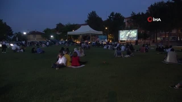 'Açık Hava Sinema Geceleri' Turist Ömer Uzay Yolunda filmi ile başladı