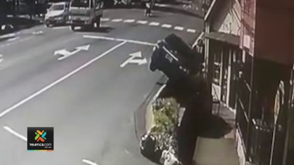 tn7-Video--Mujer-resulta-golpeada-cuando-vehículo-se-sale-de-la-vía-y-vuelca-010622