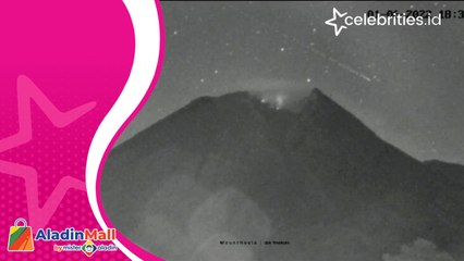 Heboh Bintang Jatuh Melintas di Atas Gunung Merapi Nampak Dari Kamera Pengawas