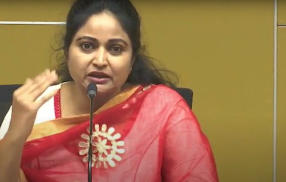 Divya Vani Confirms Her Resignation From TDP: చంద్రబాబుతో భేటీ తర్వాత దివ్యవాణి క్లారిటీ | ABP Desam
