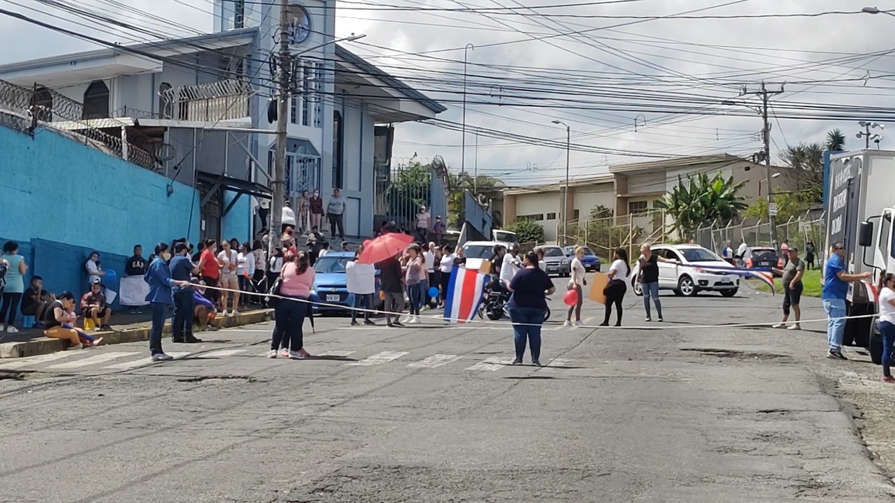 tn7-m-Padres cierran escuela Los Ángeles en Ipís de Goicoechea-010622