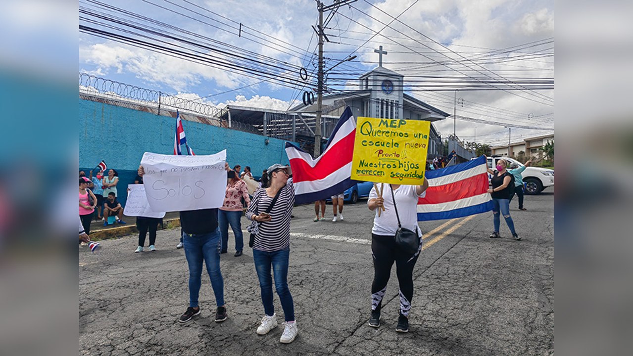 tn7-Padres cierran escuela Los Ángeles en Ipís de Goicoechea tras orden de desalojo-010622