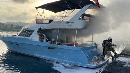 Sahilde demirleyen tekne alev aldı! İçeride uyuyan karı-koca ölümden döndü