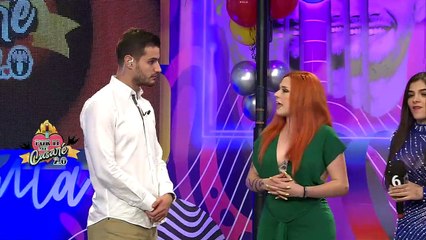 El sensual beso de Karely y 'Trixxxy'