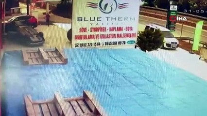 Kepçe operatörü içinde sürücüsünün olduğu otomobili takla attırdı