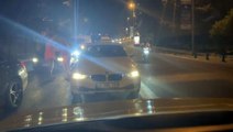 Trafikte maganda dehşeti: Camdan sarkıp vuramayınca, inip taksiciye saldırdı