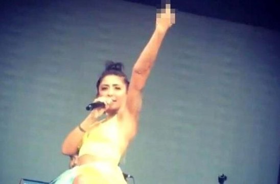 Melek Mosso ne dedi, ne yaptı? Melek Mosso neden sahneden indirildi? Melek Mosso olayı!