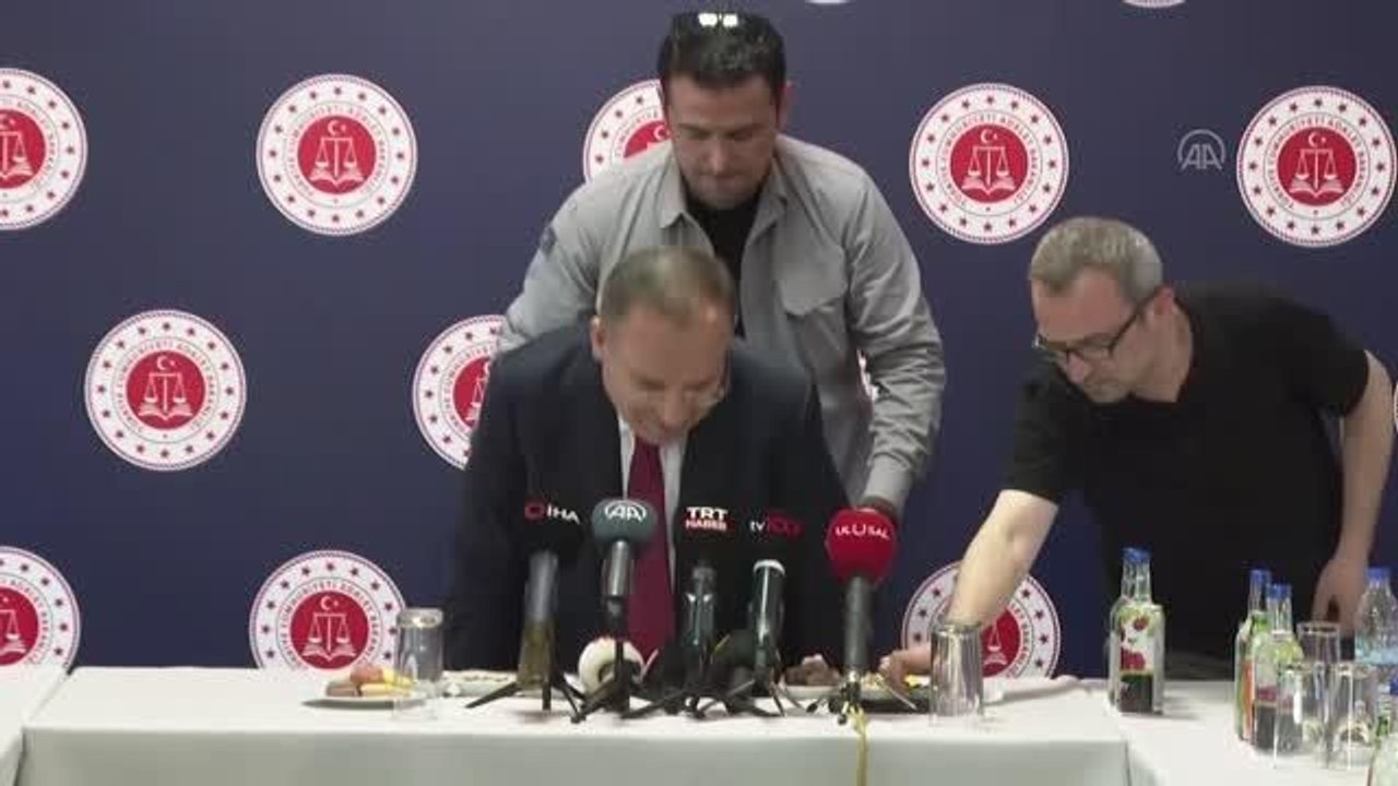 Adalet Bakanı Bozdağ: "(Kılıçdaroğlu) Bir yandan kendini yargıç yerine koyuyor öte yandan da bir tehdit dili kullanıyor"