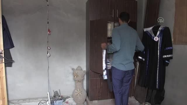 Filistinli genç, mezar kazarak elde ettiği gelirle yüksek lisansını tamamladı