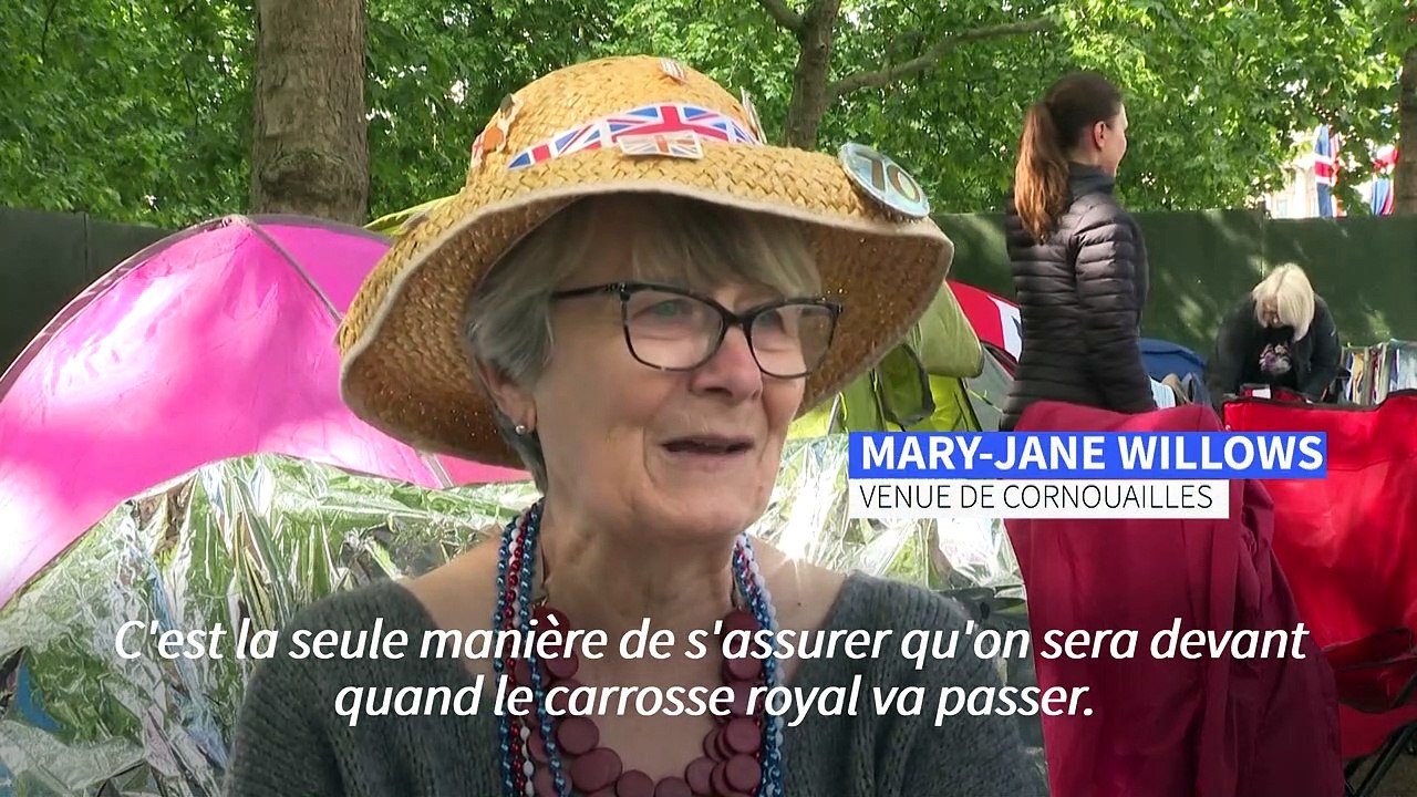 Jubilé de la reine: des fans de la famille royale campent devant Buckingham Palace