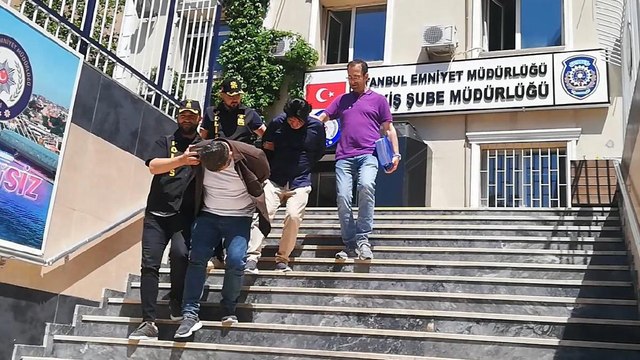 Yabancı uyruklu sahte polisler 13 turisti soydu
