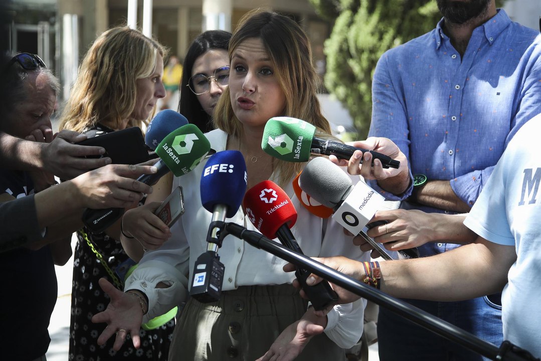Rapapolvo de Alejandra Jacinto a Ayuso: "Censurar libros no sé si es propio de malcriadas, lo que no es propio es de demócratas"