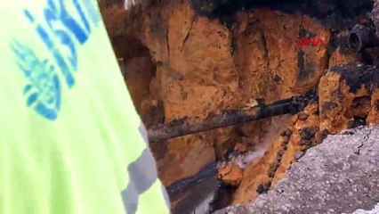 Sultangazi'de neler oluyor: Bir anda yer yarıldı