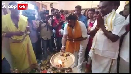 Balakrishna Funny Incident In Hindupur: అభిమాని గృహప్రవేశంలో సరదా సన్నివేశం.. అందరూ నవ్వులు