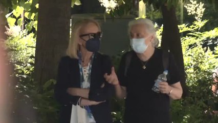 Compramos menos mascarillas y más test de Covid