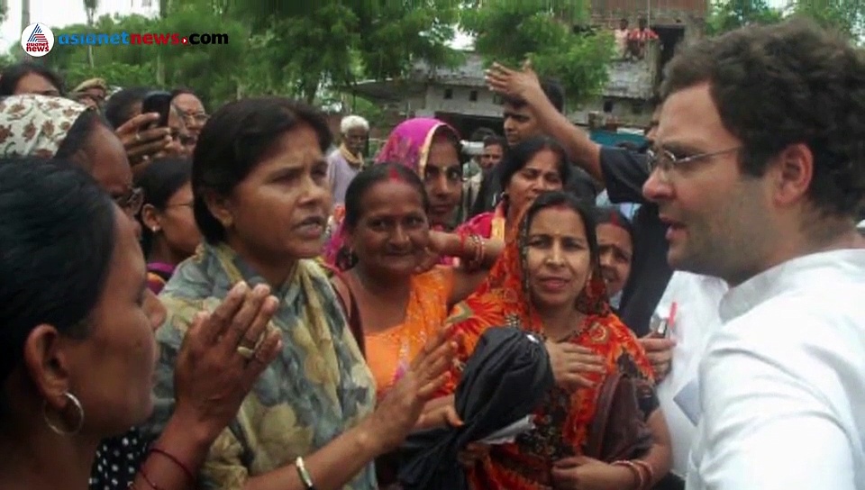 'രാഹുല്‍ കടമ നിറവേറ്റുമ്പോള്‍ എംപി അന്താക്ഷരി കളിക്കുന്നു'; അമേഠിയില്‍ കോണ്‍ഗ്രസ്-സ്മൃതി പോര്