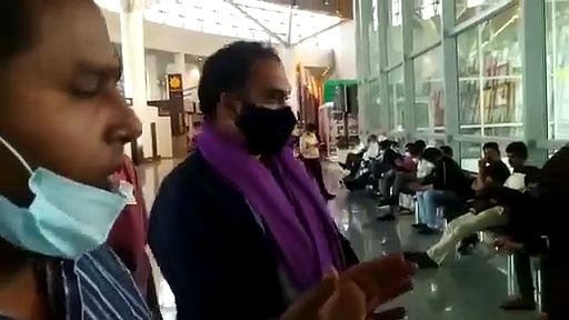 ക്വാലാലംപൂര്‍ എയര്‍പോര്‍ട്ടില്‍ മൂന്ന് ദിവസമായി കുടുങ്ങിക്കിടക്കുന്നത് 63 ഇന്ത്യക്കാര്‍; സഹായം തേടി വീഡിയോ