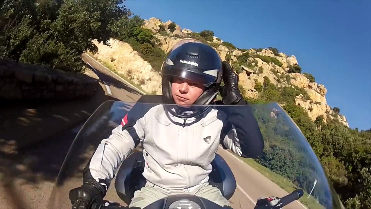 Essai BMW R 1200 RT 2014  Plus dynamique, plus technologique, plus haut de gamme !