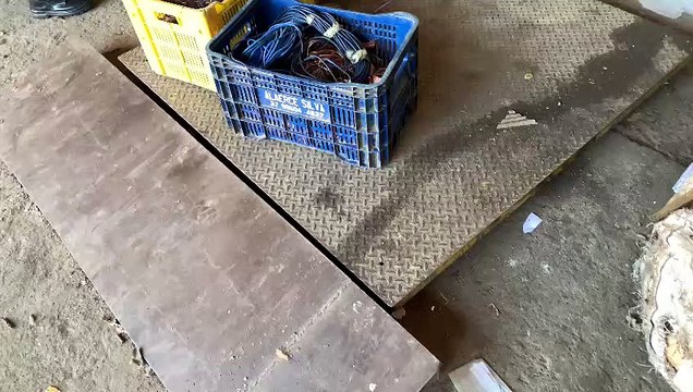 Polícia faz operação em ferros-velhos da Serra contra venda de fios de cobre