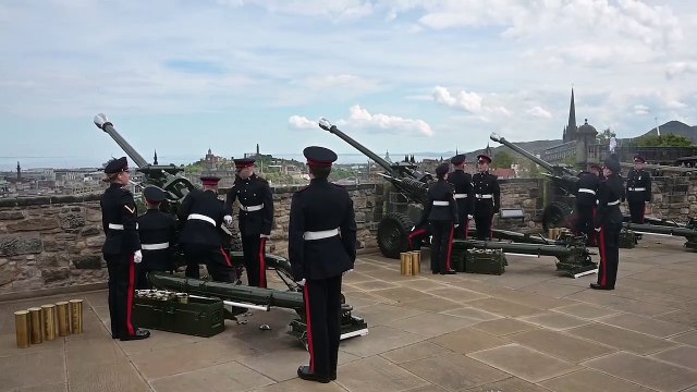 Edinburgh Castle 42 Gun Salute for Her Majesty The Queen