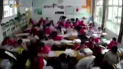 6,1 büyüklüğündeki depreme sınıfta yakalandılar