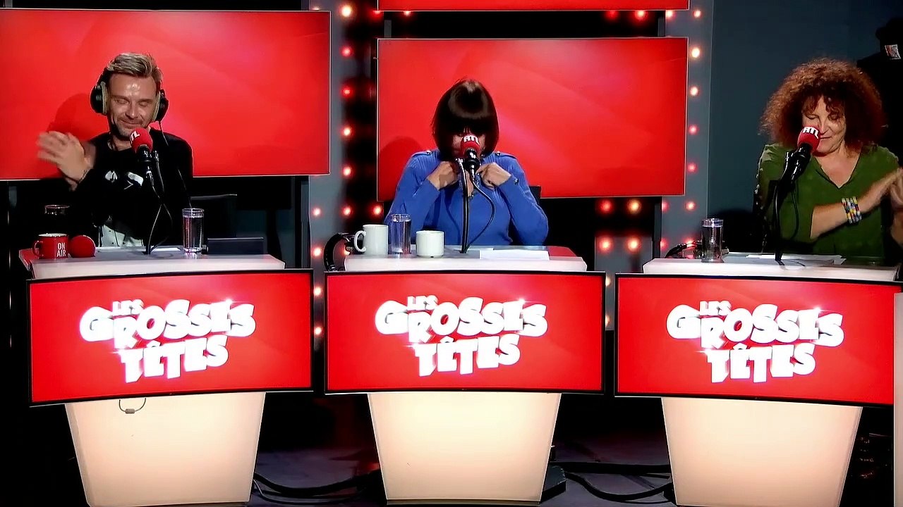 Laurent Ruquier surpris par la poitrine de Danièle Évenou