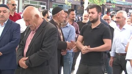 Eyüpsultan'da inşaat demirine saplanarak hayatını kaybeden çocuk son yolculuğuna uğurlandı