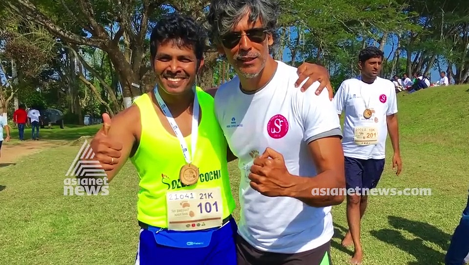 ഇരുമ്പ് പടച്ചട്ടയണിഞ്ഞ ലോകത്തെ സംരക്ഷിക്കാൻ പറന്നുനടക്കുന്ന അമേരിക്കൻ അയൺ മാന്റെ  കഥയല്ല.. ഇത് മനുഷ്യശരീരത്തിന്റെ അനന്തസാധ്യതകളെ രാകി മിനുക്കുന്ന മല്ലു അയൺ മാന്റെ കഥ