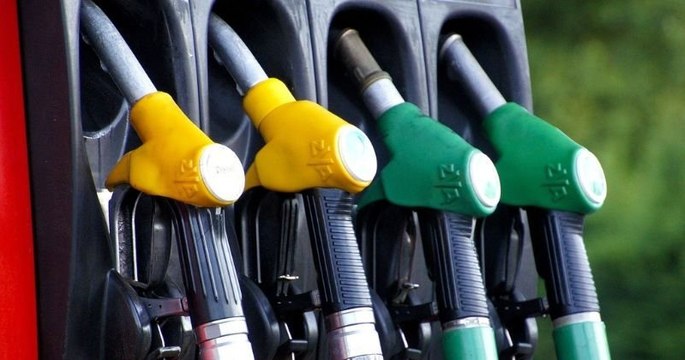 Carburant : l'Allemagne baisse ses taxes et réduit de 30 centimes le prix du litre d'essence