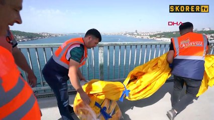 5 kupalı şampiyon VakıfBank'ın bayrağı İstanbul Boğazına asıldı