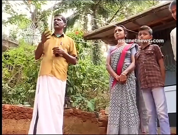 പാലക്കാട് ആനക്കരയിലെ റോഡിലൂടെ 'ആർട്ടിക്കിൾ 14' ഓടിക്കൊണ്ടിരിക്കുകയാണ്!