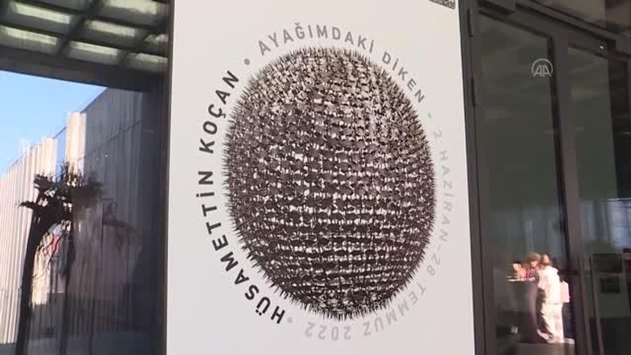 Bakan Mehmet Nuri Ersoy, Hüsamettin Koçan'ın "Ayağımdaki Diken" sergisini ziyaret etti