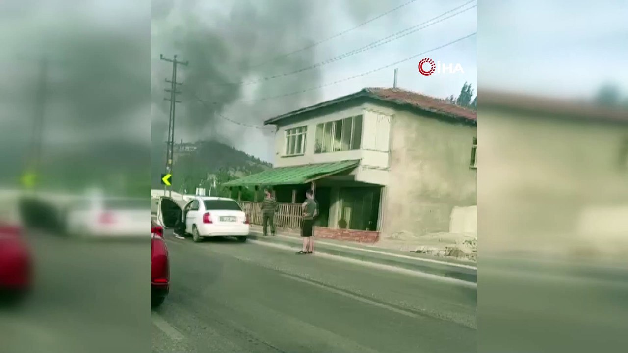 Seyir halindeki araç alev alev yandı