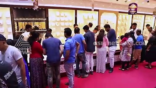 ദുബായ് കരാമ സെന്‍ററിലെ ഭീമ ജ്വല്ലറി ഷോറൂം ഉദ്ഘാടനത്തോടനുബന്ധിച്ച് നടത്തിയ ഓണ്‍ലൈന്‍ മത്സരവിജയികളെ തിരഞ്ഞെടുത്തു