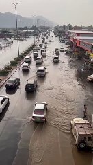 أمطار غزيرة تضرب محايل وشلالات مائية تخفض درجة الحرارة