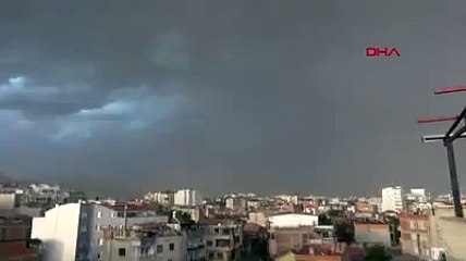 Aydın'da yağmurla birlikte gökyüzünü toz bulutu kapladı