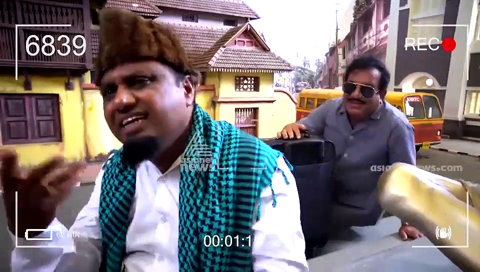 ഗുജറാത്തിലെ വ്യാജഏറ്റുമുട്ടല്‍ കൊലകളെയും കരിനിയമങ്ങളേയും എതിര്‍ക്കുന്നവര്‍, "അതുക്കുംമേലെ"യാകുന്നതിലെ സുഖക്കുറവ്; മുന്‍ഷി കാഴ്ച