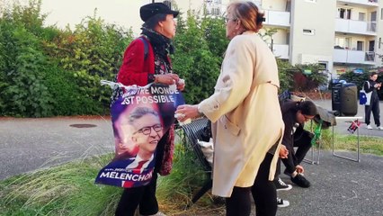 Porte à porte et apéro à Orly  avec la NUPES et  Clémence Guetté