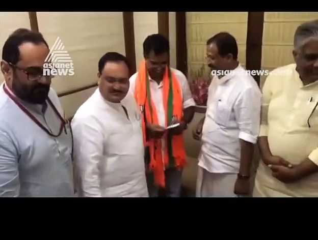 എ പി അബ്ദുള്ളക്കുട്ടി ബിജെപി അംഗത്വം സ്വീകരിച്ചു