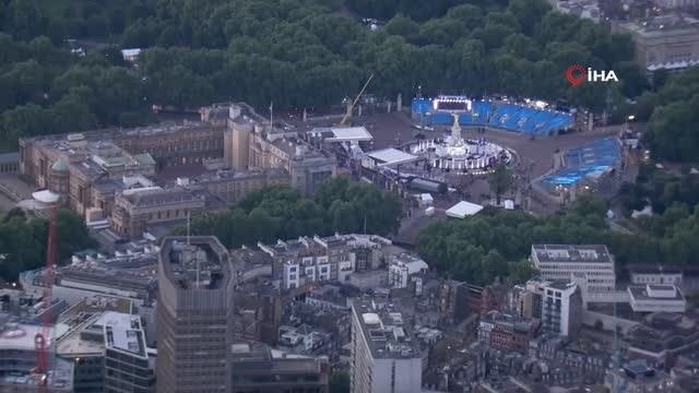 İngiltere Kraliçesi için tüm Birleşik Krallık toprakları fenerlerle aydınlatıldı