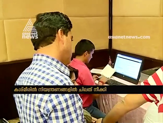 'യാഥാര്‍ത്ഥ്യമറിയുന്ന ഞങ്ങള്‍ക്ക് കര്‍ഫ്യു പാസ് പോലും അനുവദിക്കുന്നില്ല';കശ്മീരിലെ മാധ്യമപ്രവര്‍ത്തനം ഇങ്ങനെ