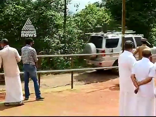 വയനാട്ടിലെ ദുരിതബാധിതരെ കാണാന്‍ രാഹുല്‍ ഗാന്ധിയെത്തി