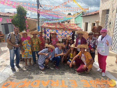 Sem Xamegão, tradicional rua de Cajazeiras faz arraial com atrações musicais e quadrilha junina